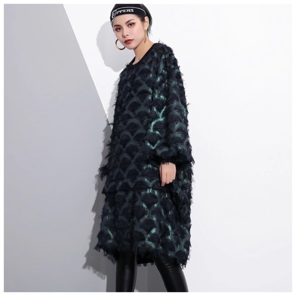 Iridescent Eyelash Peacock Oversize Tunic Top - Picture 4 of 8